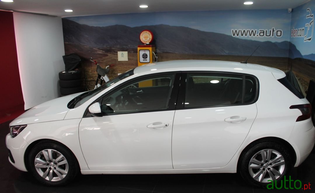 2018' Peugeot 308 photo #2