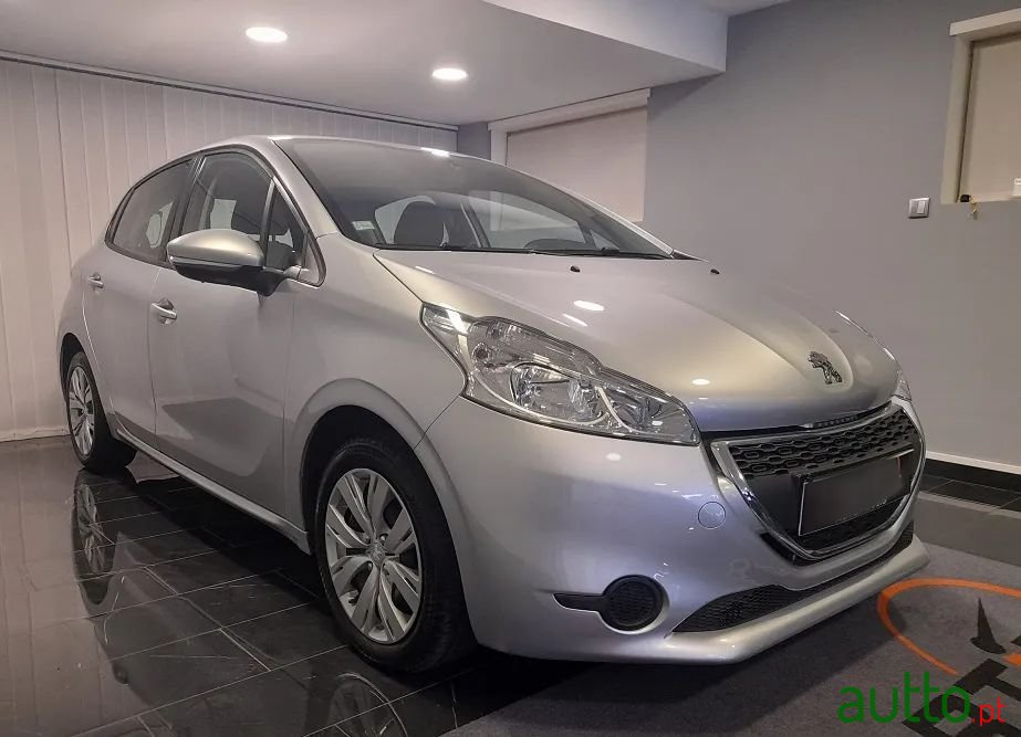 2013' Peugeot 208 photo #1