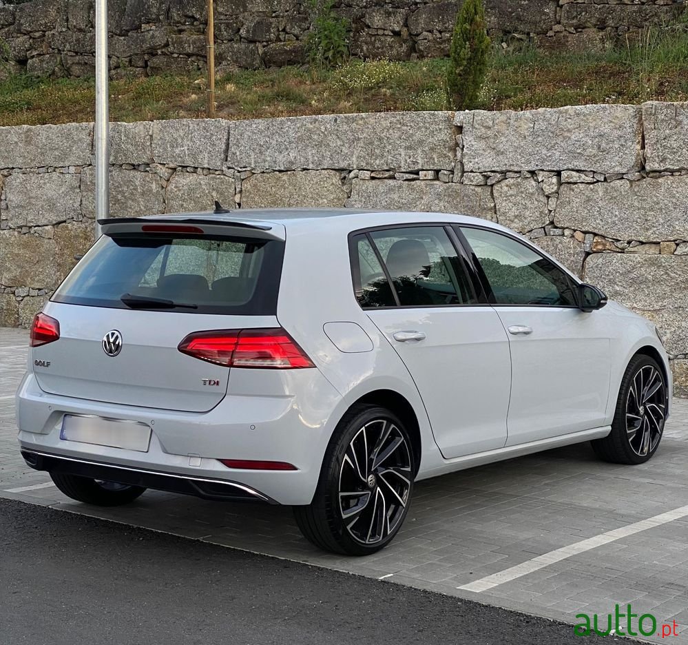 2017' Volkswagen Golf photo #3