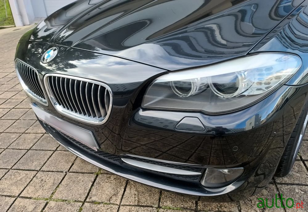 2011' BMW 520 photo #4