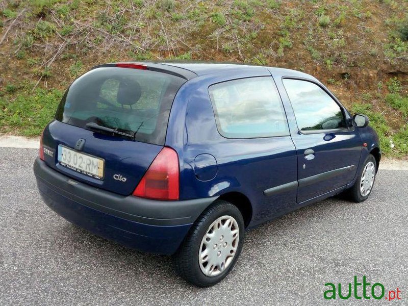 2001' Renault Clio 1.2 photo #1