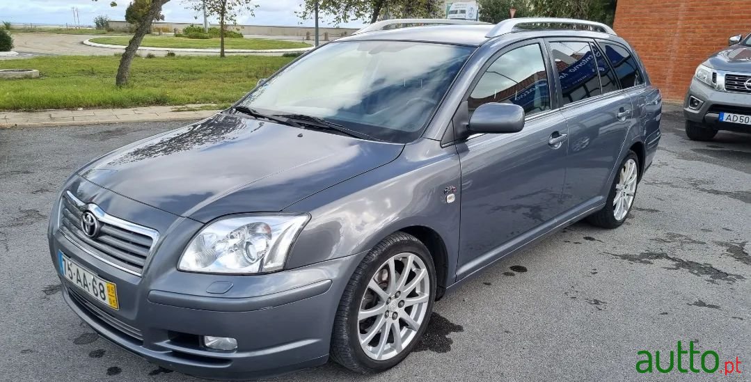 2005' Toyota Avensis Sw photo #1