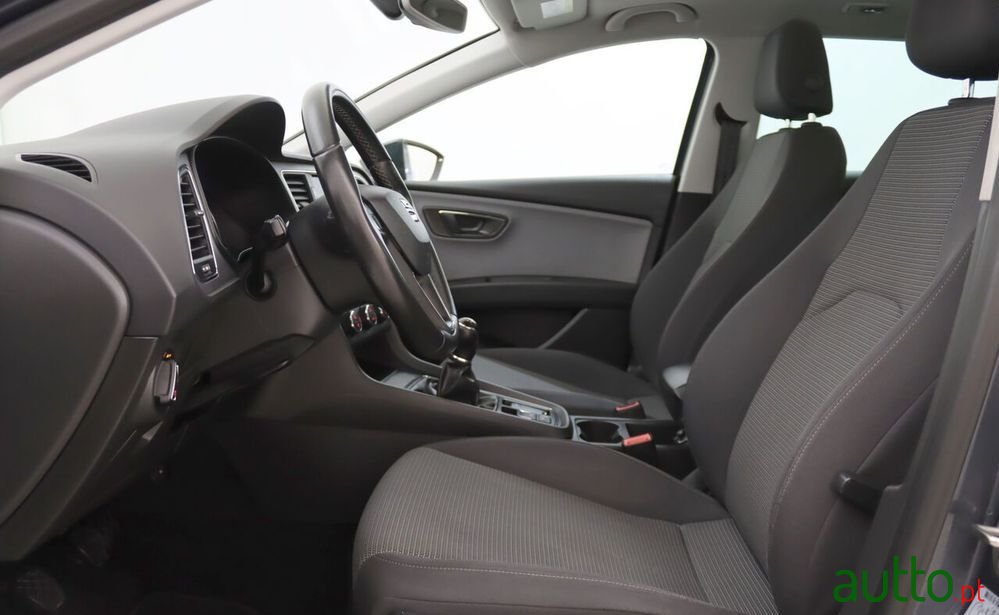 2020' SEAT Leon St photo #4
