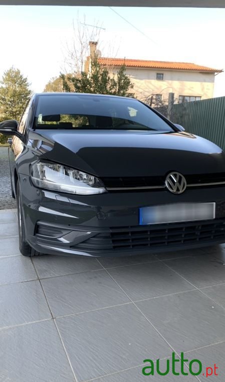 2018' Volkswagen Golf photo #6