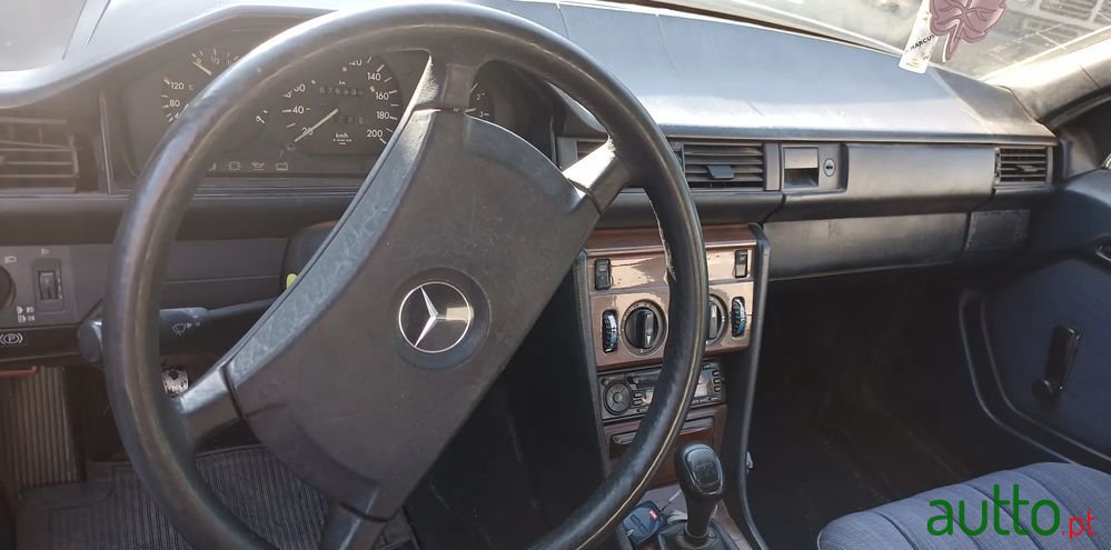 1986' Mercedes-Benz W124 250 D photo #3