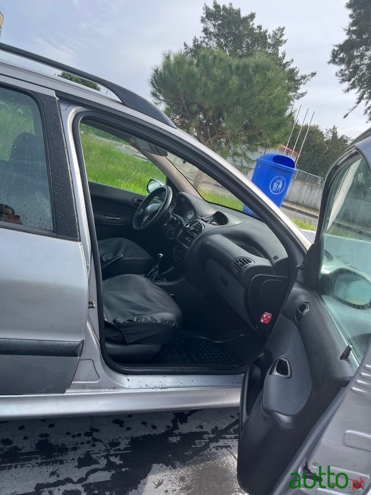 2004' Peugeot 206 Sw photo #3