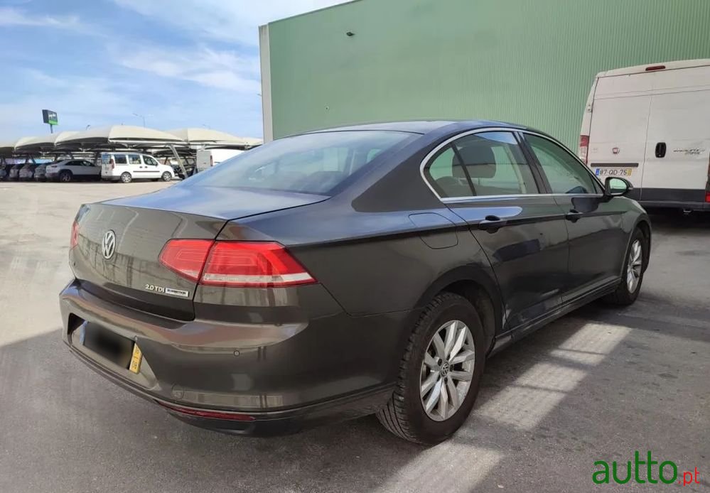 2016' Volkswagen Passat 2.0 Tdi Highline photo #3