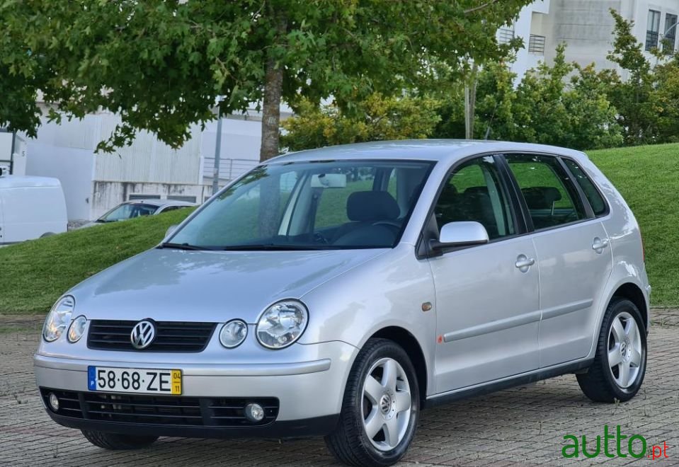 2004' Volkswagen Polo photo #1