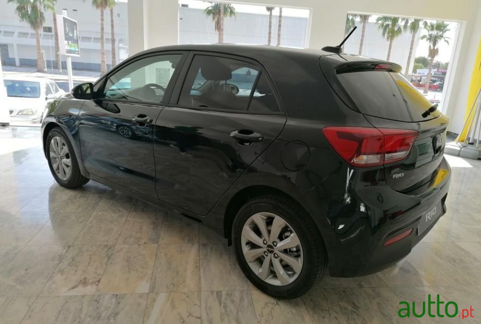 2021' Kia Rio photo #3
