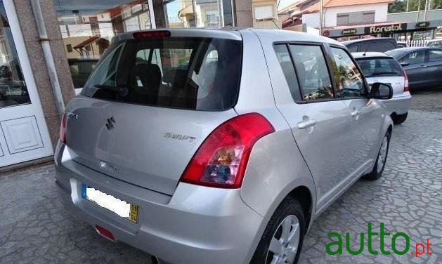 2009' Suzuki Swift 1.3 Ddis Glx photo #1