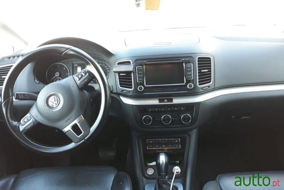 2014' Volkswagen Sharan photo #2