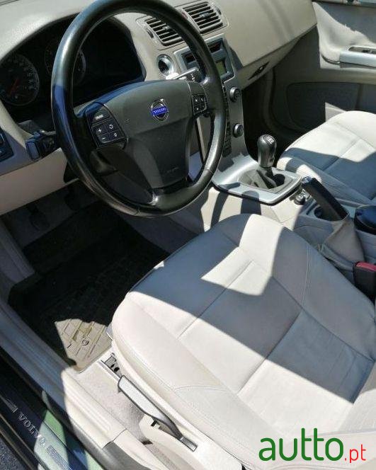 2005' Volvo V50 photo #1