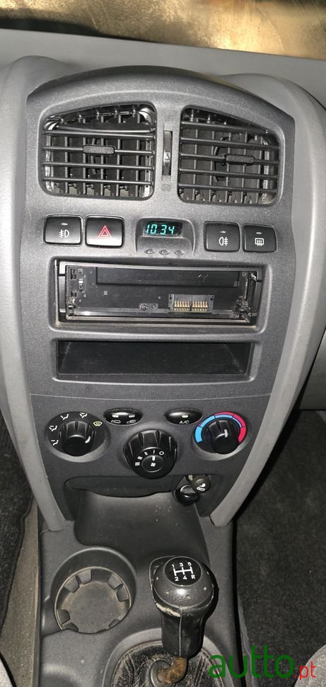 2003' Hyundai Santa Fe 2.0 Crdi Sport Vgt photo #2