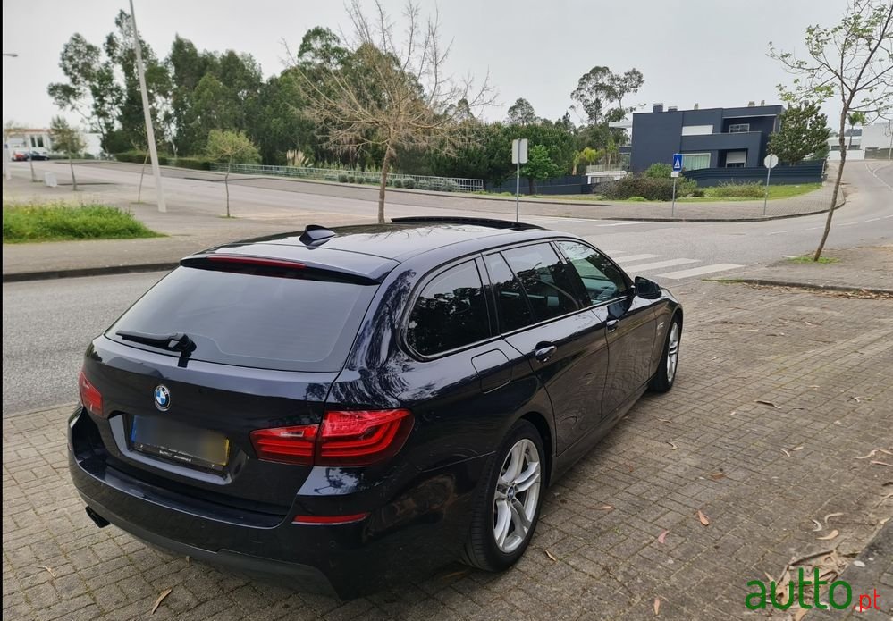 2015' BMW 520 D Pack M Auto photo #3