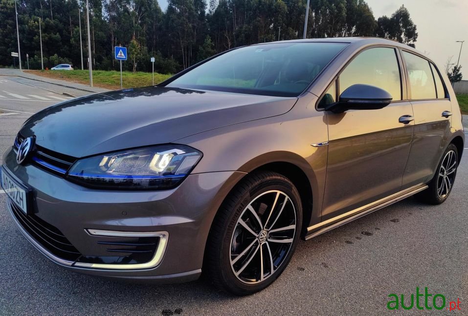 2016' Volkswagen Golf photo #6