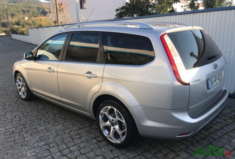 2009' Ford Focus Sw photo #1