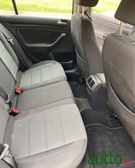 2010' Volkswagen Golf Variant photo #2