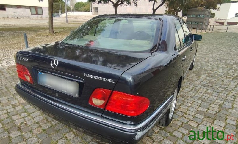 1998' Mercedes-Benz E-250 photo #6