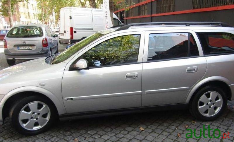 2004' Opel Astra Caravan photo #1