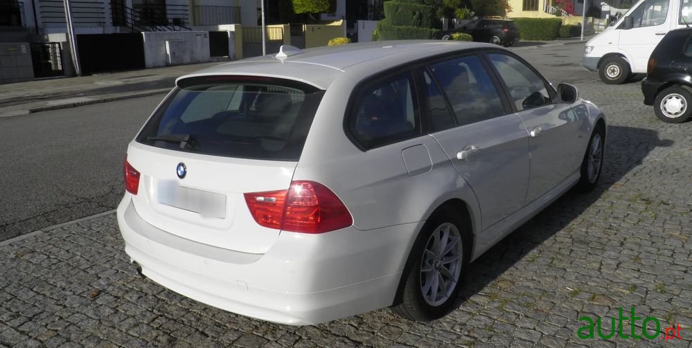 2010' BMW Série 3 D photo #4