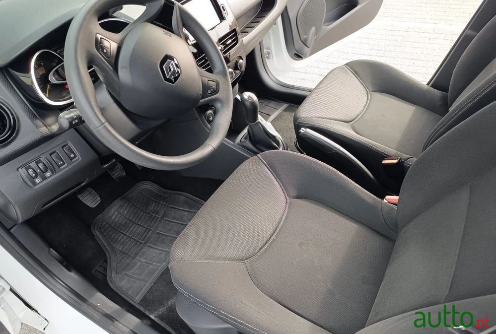 2014' Renault Clio Sport Tourer photo #6