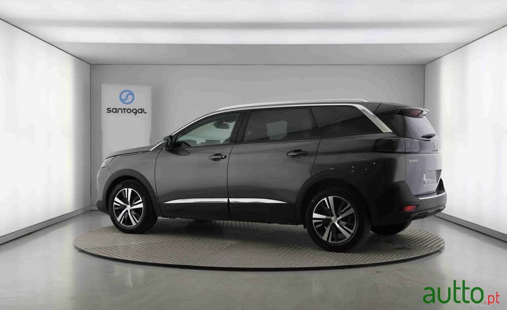 2024' Peugeot 5008 photo #3