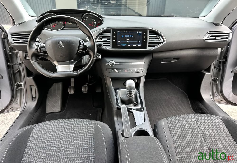 2019' Peugeot 308 1.5 Bluehdi Style photo #4