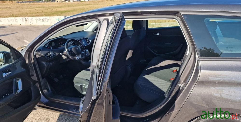 2018' Peugeot 308 Sw photo #5