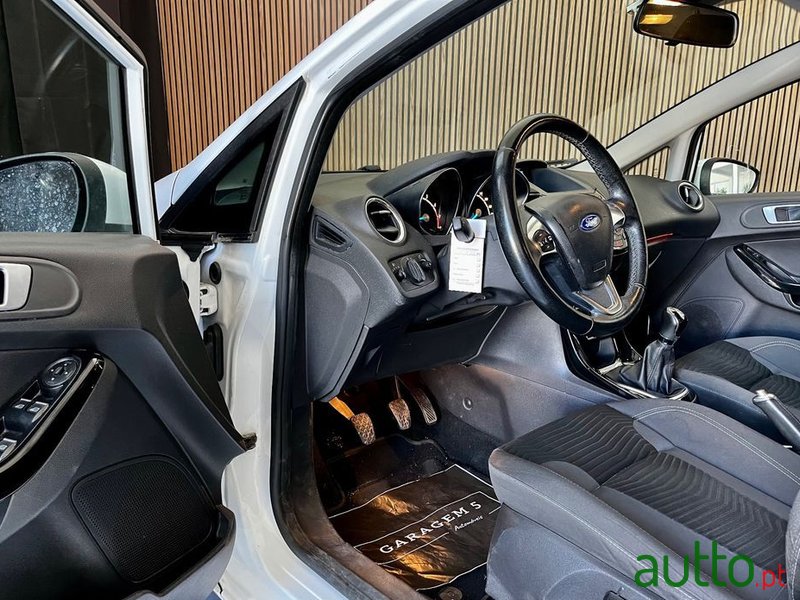 2015' Ford Fiesta photo #5