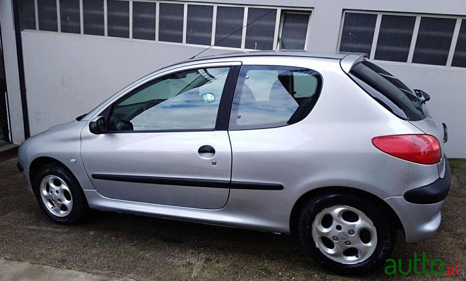 2001' Peugeot 206 1.100 Xr photo #1