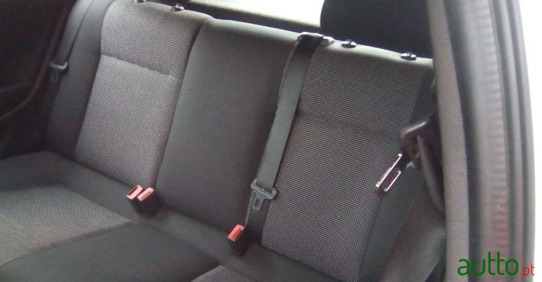 2006' Opel Astra Gtc photo #3