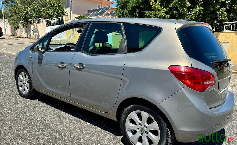 2010' Opel Meriva 1.3 Cdti Cosmo photo #2