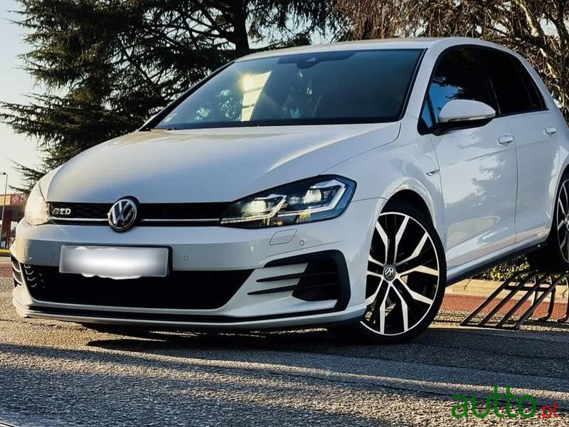 2017' Volkswagen Golf photo #1