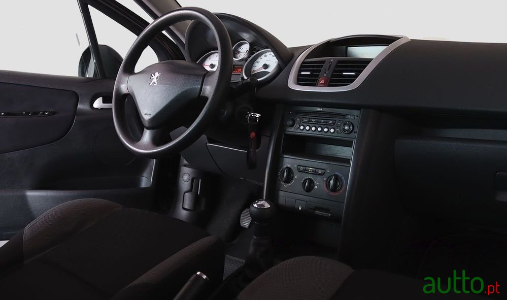 2008' Peugeot 207 1.4 Hdi Urban photo #4