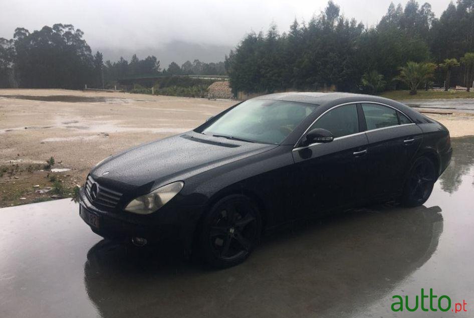 2005' Mercedes-Benz Cls-320 Coupé photo #1
