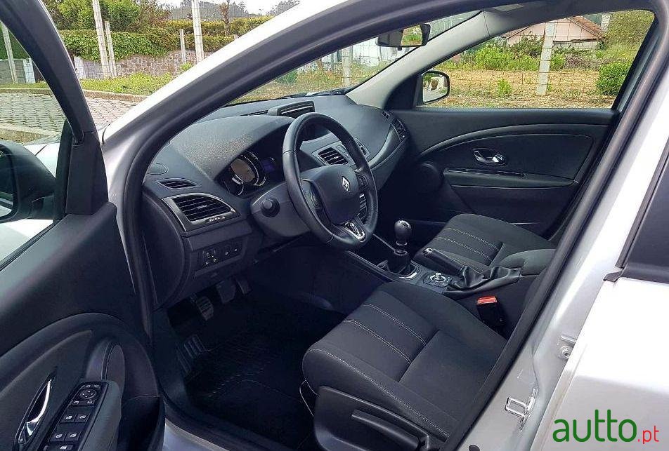 2014' Renault Megane Sport Tourer photo #2