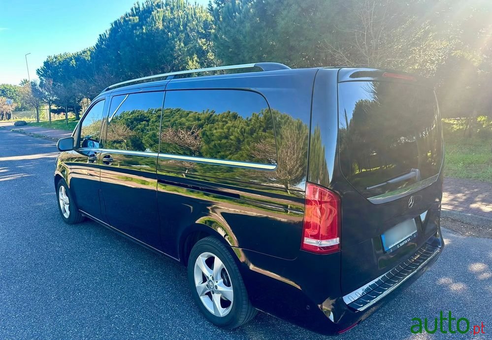 2017' Mercedes-Benz Classe V photo #2