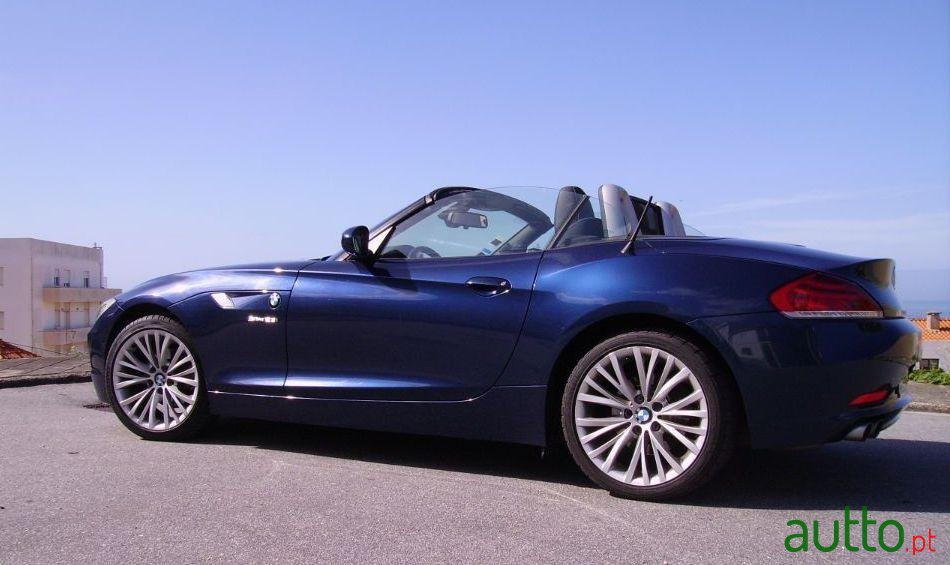 2009' BMW Z4 Sdrive23I photo #4