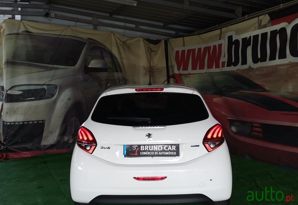 2016' Peugeot 208 photo #5