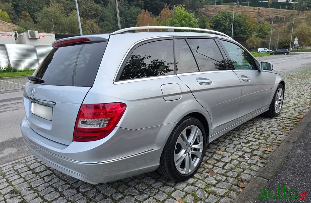 2011' Mercedes-Benz Classe C photo #3