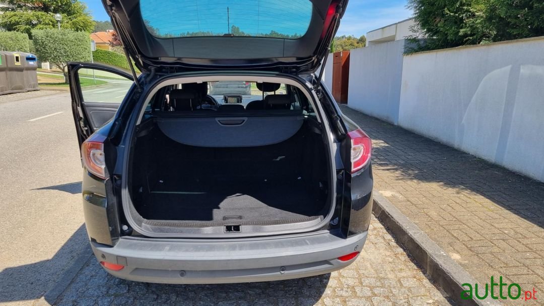 2015' Renault Megane Sport Tourer photo #4