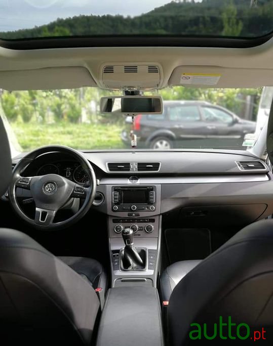 2012' Volkswagen Passat Variant photo #4