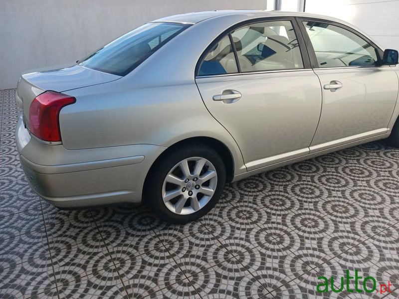 2005' Toyota Avensis photo #4