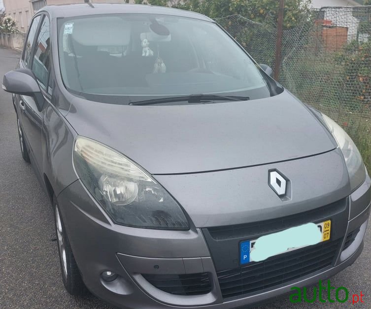 2009' Renault Megane Scenic photo #2