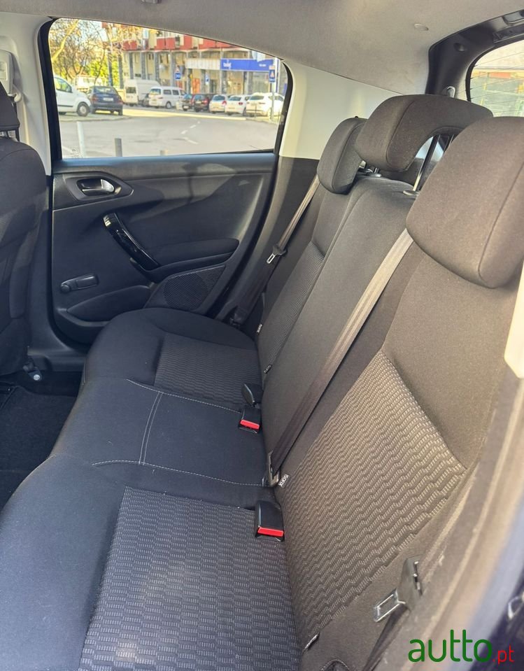 2015' Peugeot 208 1.2 Vti Active photo #3