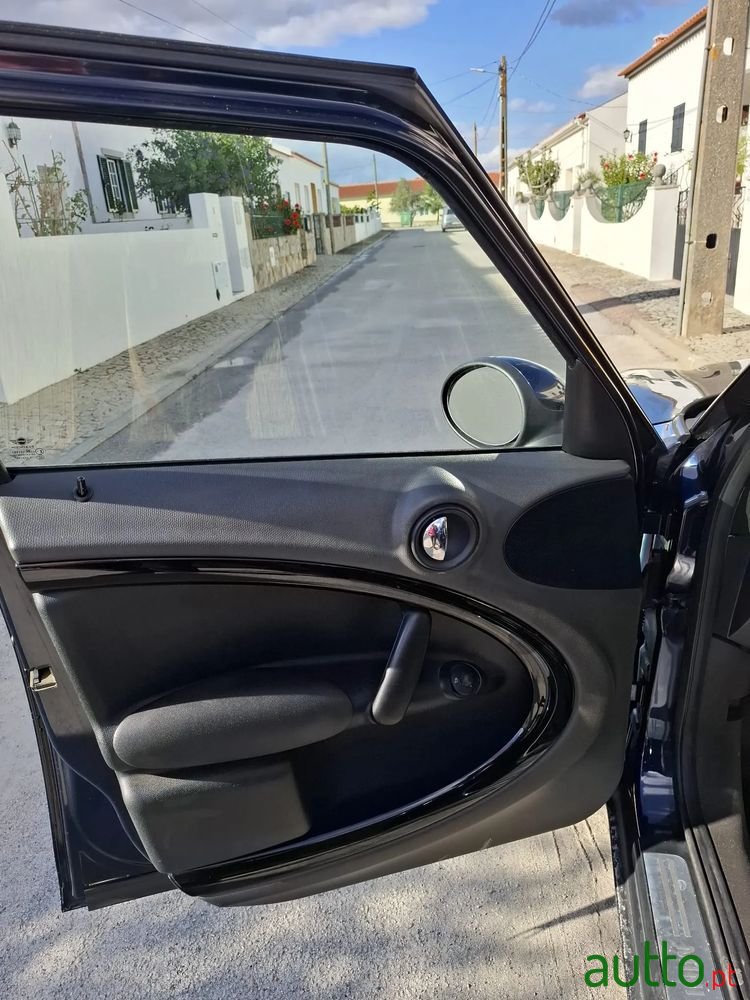 2011' MINI Countryman Cooper D photo #6