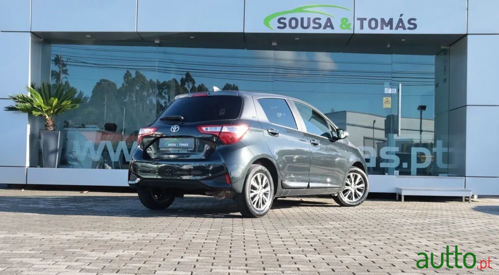 2020' Toyota Yaris photo #3