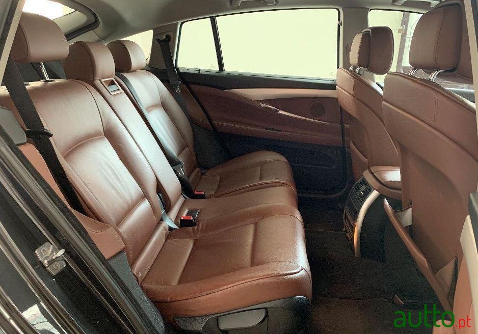 2010' BMW 530 Gran Turismo photo #1