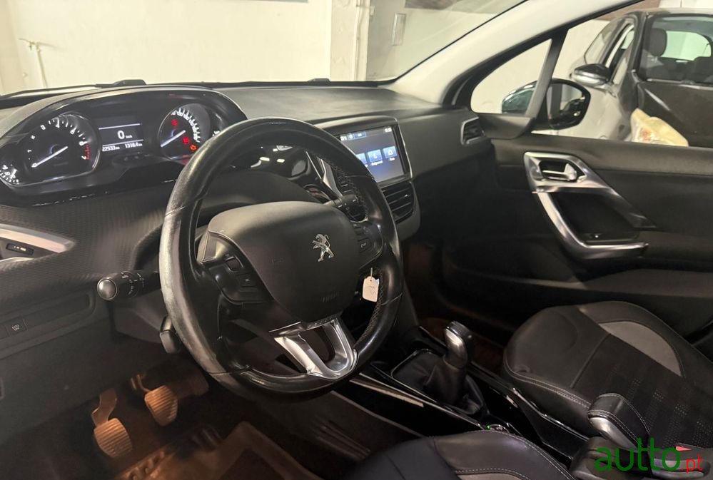2015' Peugeot 2008 photo #5