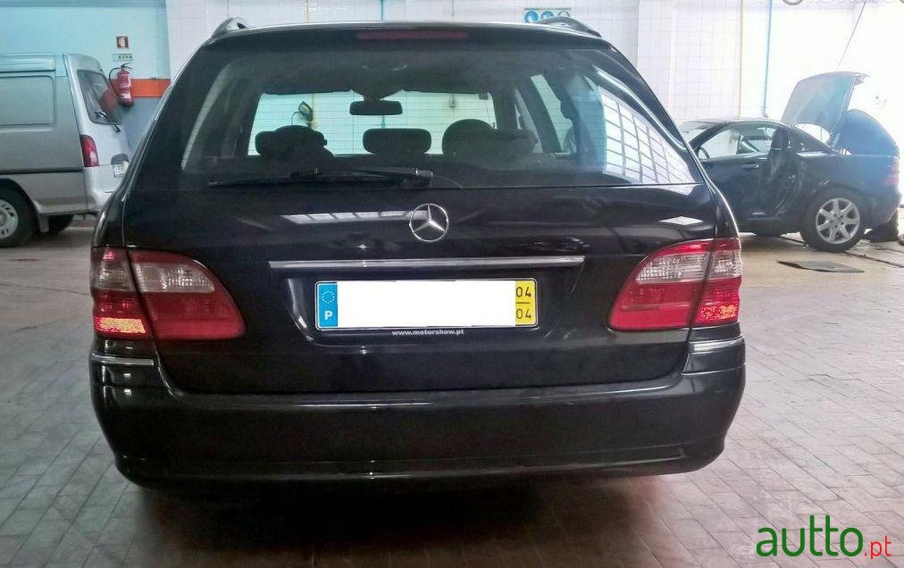 2004' Mercedes-Benz E 220 CDi Elegance photo #2